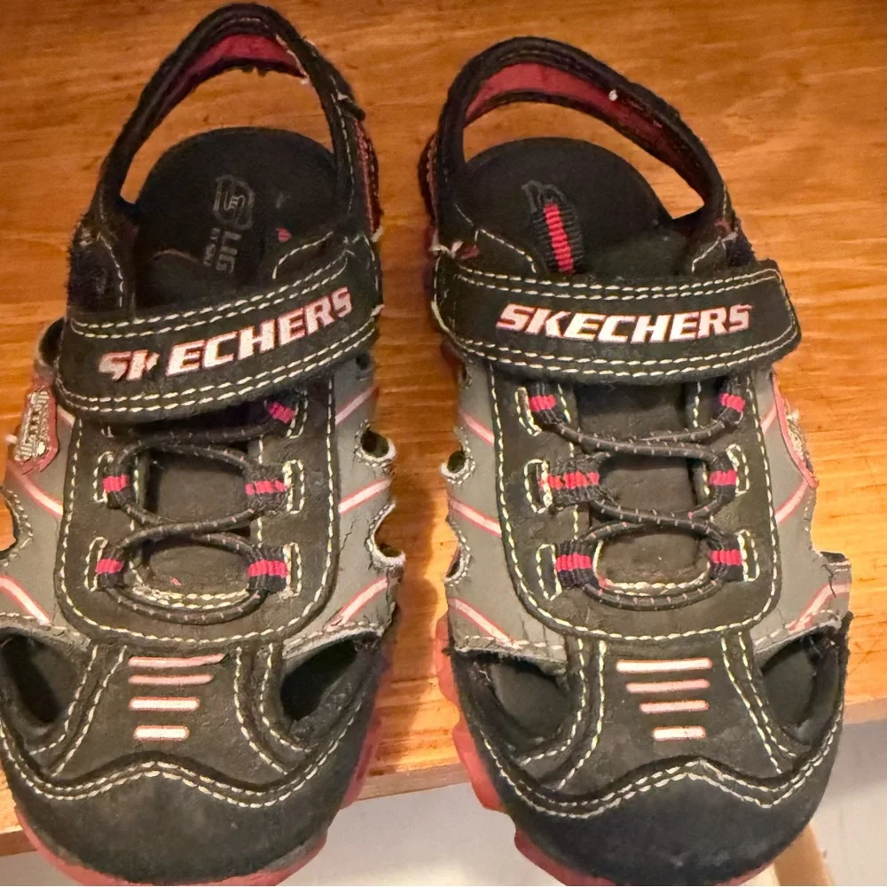 Skechers Kids Sport Sandals – Black & Red – Size 10